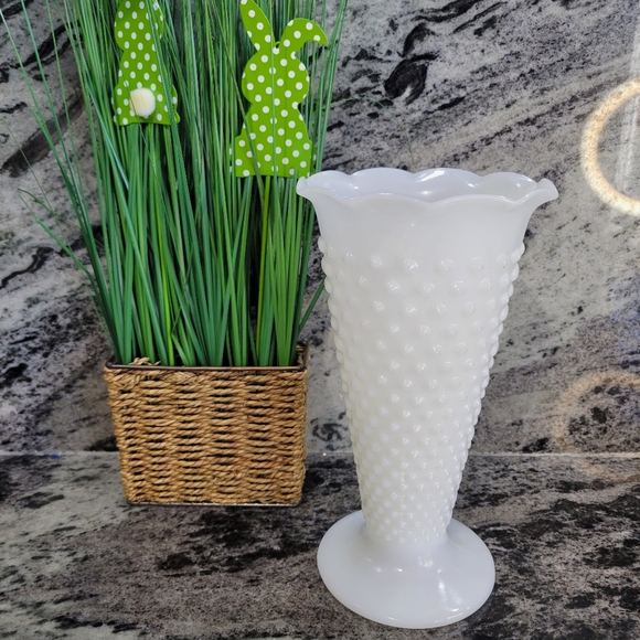 🌵Large Vintage Milk Glass Vase Good Condition - Picture 2 of 7